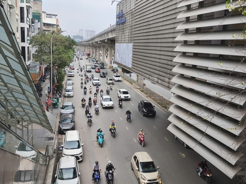 Gia hạn thuế suất thuế tiêu thụ đặc biệt đối với xe có gắn động cơ dưới 24 chỗ chạy bằng pin góp phần nâng cao năng lực tự chủ năng lượng quốc gia. Ảnh: NH