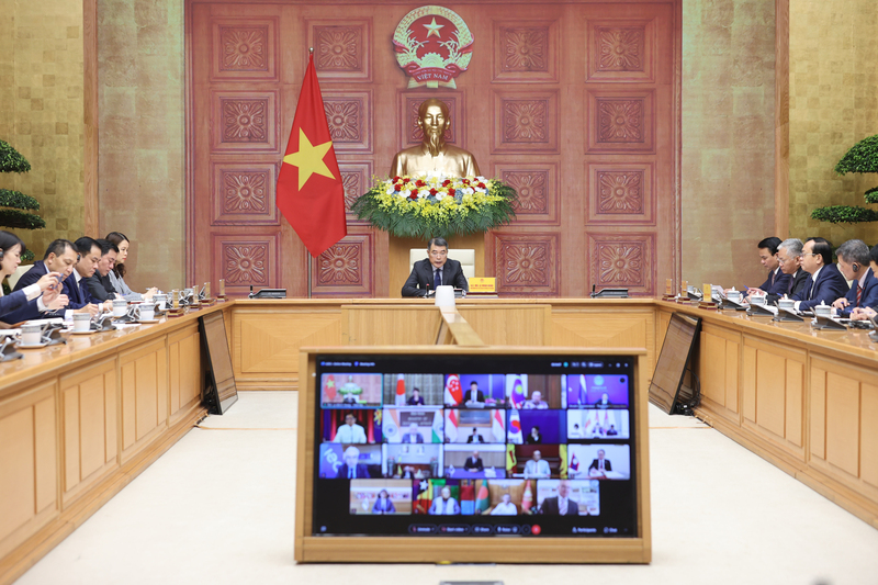 Thủ tướng Lê Minh Hưng đề xuất 3 định hướng hợp tác quan trọng để giải quyết các vấn đề năng lượng và duy trì chuỗi cung ứng - Ảnh: VGP/Nhật Bắc