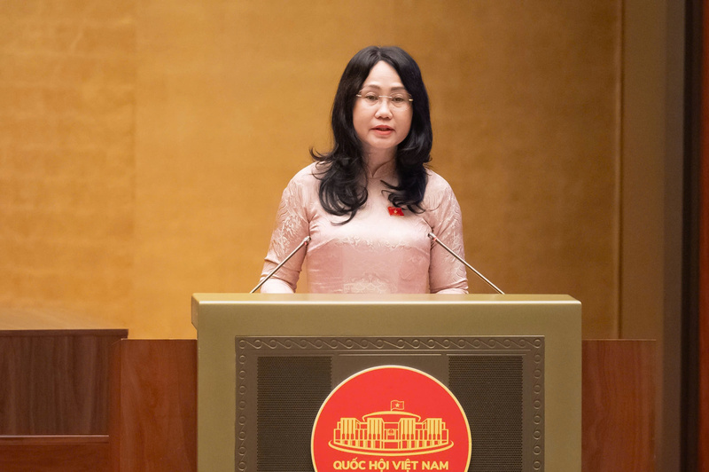 Bộ trưởng Bộ Văn hóa, Thể thao và Du lịch Lâm Thị Phương Thanh thừa ủy quyền của Thủ tướng Chính phủ, trình bày Tờ trình về dự thảo Nghị quyết của Quốc hội về một số cơ chế, chính sách đột phá phát triển văn hoá Việt Nam.