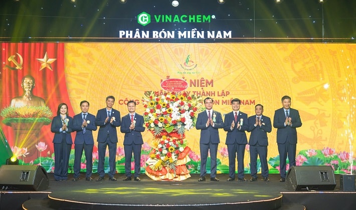 1 phan-bon-mien-nam--50-nam--nang-tam-nong-san-viet_69e49ca47ff68