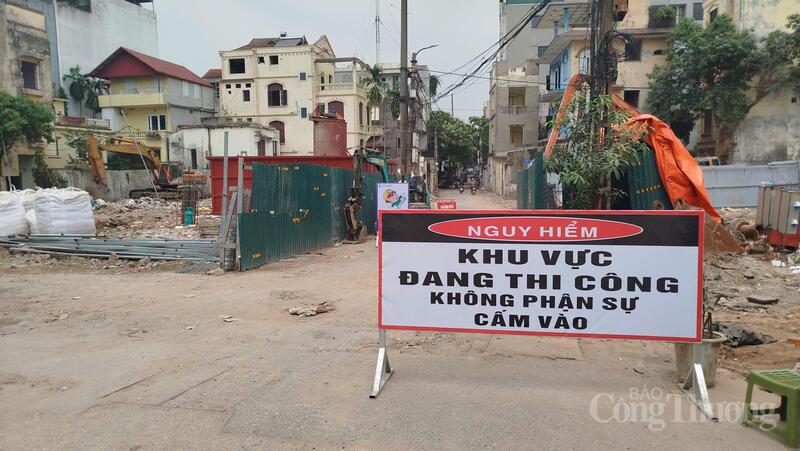 Tại ngõ 310 đường Nghi Tàm (phường Hồng Hà, Hà Nội) là điểm mặt bằng quan trọng xây dựng các trụ cầu Tứ Liên.