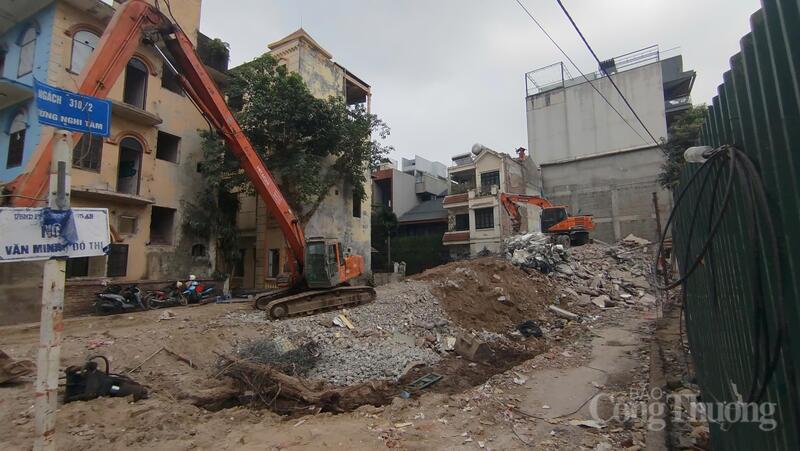 Chính quyền phường Hồng Hà đốc thúc đẩy nhanh công tác giải phóng mặt bằng cầu Tứ Liên, phấn đấu hoàn thành bàn giao mặt bằng trước ngày 30/4.