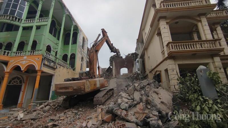 Những ngày này, tại ngõ 310 Nghi Tàm luôn nhộn nhịp và ồn ã tiếng máy công trình.