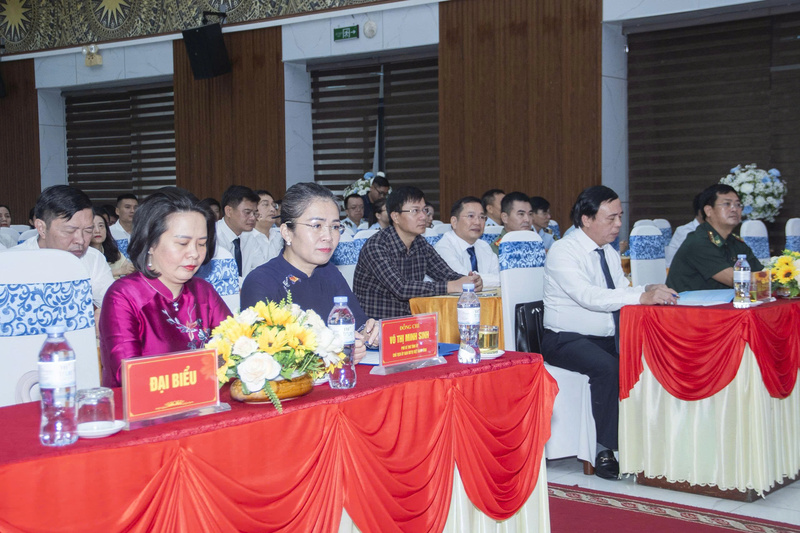 Các đại biểu tham dự buổi lễ. Ảnh: Mai Liễu