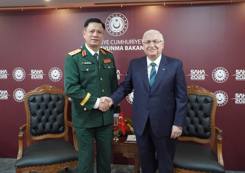 Thượng tướng Nguyễn Trường Thắng, Ủy viên Trung ương Đảng, Ủy viên Thường vụ Quân ủy Trung ương, Thứ trưởng Bộ Quốc phòng đã chào xã giao Ngài Yasar Guler, Bộ trưởng Bộ Quốc phòng Thổ Nhĩ Kỳ. Ảnh: BQP