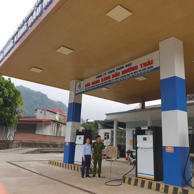 Lực lượng chức năng tỉnh Sơn La tăng cường kiểm tra, xử lý hoạt động kinh doanh xăng dầu trên địa bàn tỉnh. Ảnh: Chi cục Quản lý thị trường Sơn La