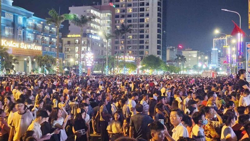Hội chợ là hoạt động nằm trong chuỗi sự kiện trọng tâm của Festival Du lịch Cửa Lò “Bốn mùa biển gọi” năm 2026. Năm nay, Cửa Lò hứa hẹn sẽ thu hút lượng lớn du khách và Hội chợ sẽ có đông người tham quan, mua sắm. Ảnh: Mai Liễu