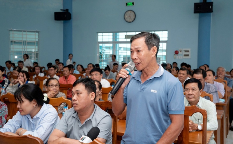 Cử tri xã Chợ Mới bày tỏ mong muốn tháo gỡ khó khăn trong sản xuất nông nghiệp và tiêu thụ nông sản. Ảnh: Trung Hiếu