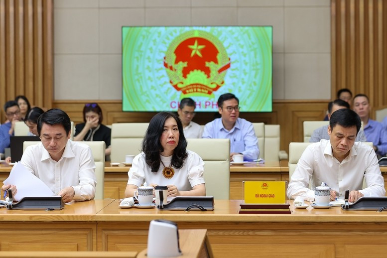 Các đại biểu tham dự cuộc làm việc.