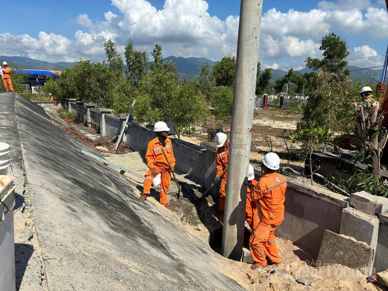 Ngoài lực lượng và phương tiện trực tiếp tham gia diễn tập, PC Đắk Lắk cũng chủ động rà soát phương án vật tư dự phòng phục vụ ứng phó thiên tai. Ảnh: Nguyễn Hoàng