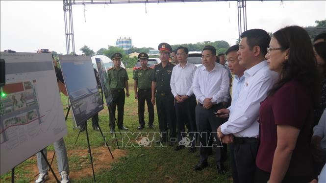 Phó Chủ tịch Quốc hội Nguyễn Hồng Diên và Đoàn công tác khảo sát Dự án đầu tư xây dựng tuyến đường sắt Lào Cai – Hà Nội – Hải Phòng. Phó Chủ tịch Quốc hội Nguyễn Hồng Diên và Đoàn công tác khảo sát Dự án đầu tư xây dựng tuyến đường sắt Lào Cai – Hà Nội – Hải Phòng.