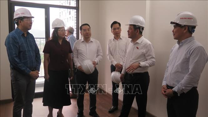 Phó Chủ tịch Quốc hội Nguyễn Hồng Diên và Đoàn công tác khảo sát Dự án Nhà ở xã hội khu bờ tả sông Hồng, phường Lào Cai. Phó Chủ tịch Quốc hội Nguyễn Hồng Diên và Đoàn công tác khảo sát Dự án Nhà ở xã hội khu bờ tả sông Hồng, phường Lào Cai.