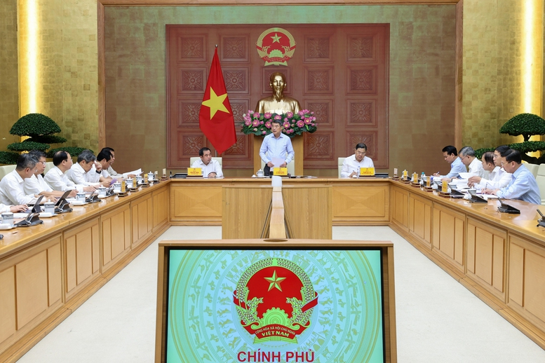 Thủ tướng yêu cầu Hà Nội ưu tiên làm điểm trước, phải đi tiên phong, khẩn trương rà soát toàn bộ quy hoạch sử dụng đất, quy hoạch đô thị phát triển mô hình nhà ở cho thuê - Ảnh: VGP/Nhật Bắc