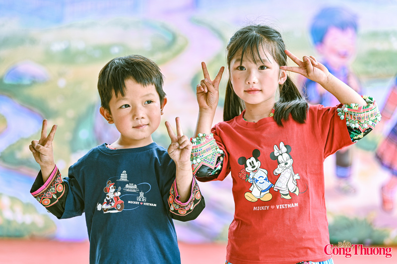 Bộ sưu tập UT Mickey Mouse in Vietnam được gửi tặng đến các bạn nhỏ nhân dịp ngày Quốc tế thiếu nhi 1/6.
