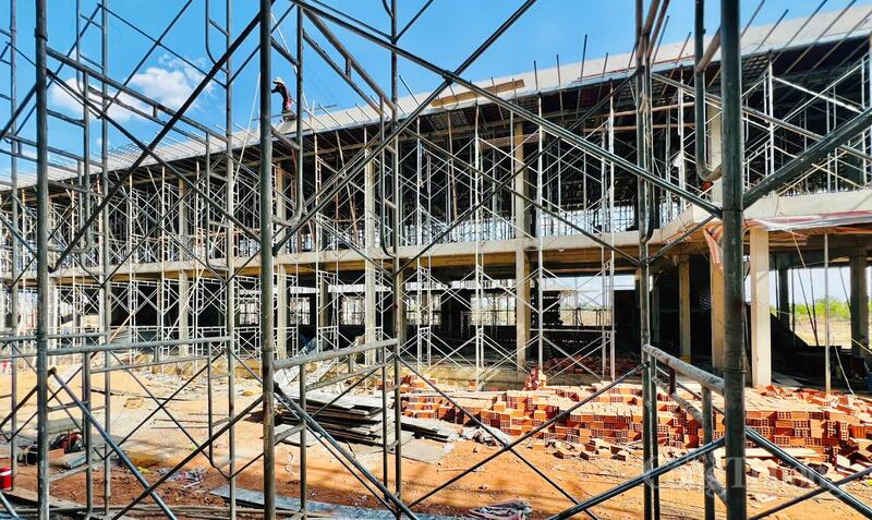Không riêng Ia Mơ, nhiều điểm trường khác như Ia Dom, Ia Pnôn cũng đang chịu áp lực lớn về thời gian. Tuy vậy, thay vì chùn bước, các đơn vị thi công đã chủ động tăng cường máy móc, điều phối nhân lực, tổ chức thi công nhiều ca liên tục để bù tiến độ.