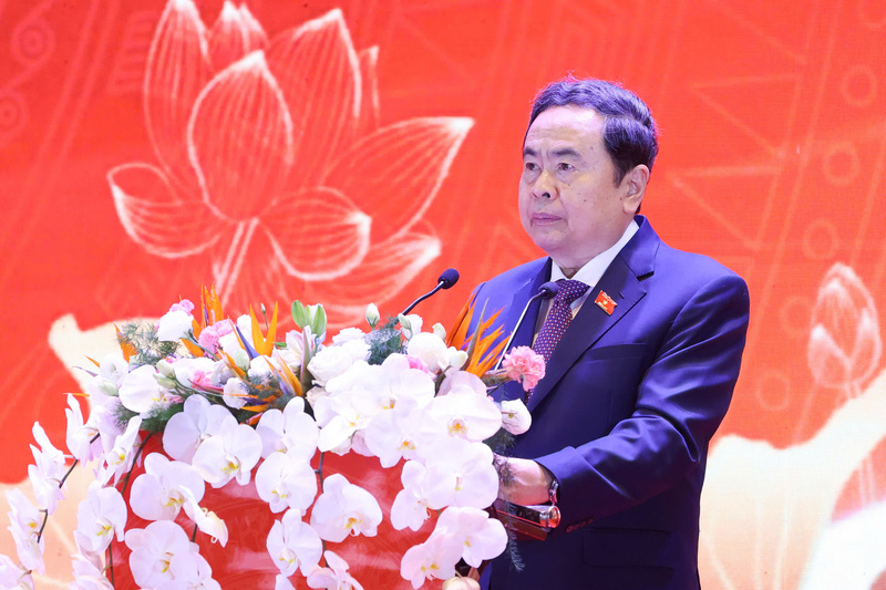 Chủ tịch Quốc hội Trần Thanh Mẫn nhấn mạnh, cần đánh giá mối quan hệ công tác giữa Ủy ban Thường vụ Quốc hội, các cơ quan của Quốc hội với HĐND các cấp, nhất là những kinh nghiệm phát huy vai trò của HĐND trong xây dựng cơ chế đột phá, thúc đẩy tăng trưởng kinh tế hai con số. Ảnh: Văn Quốc