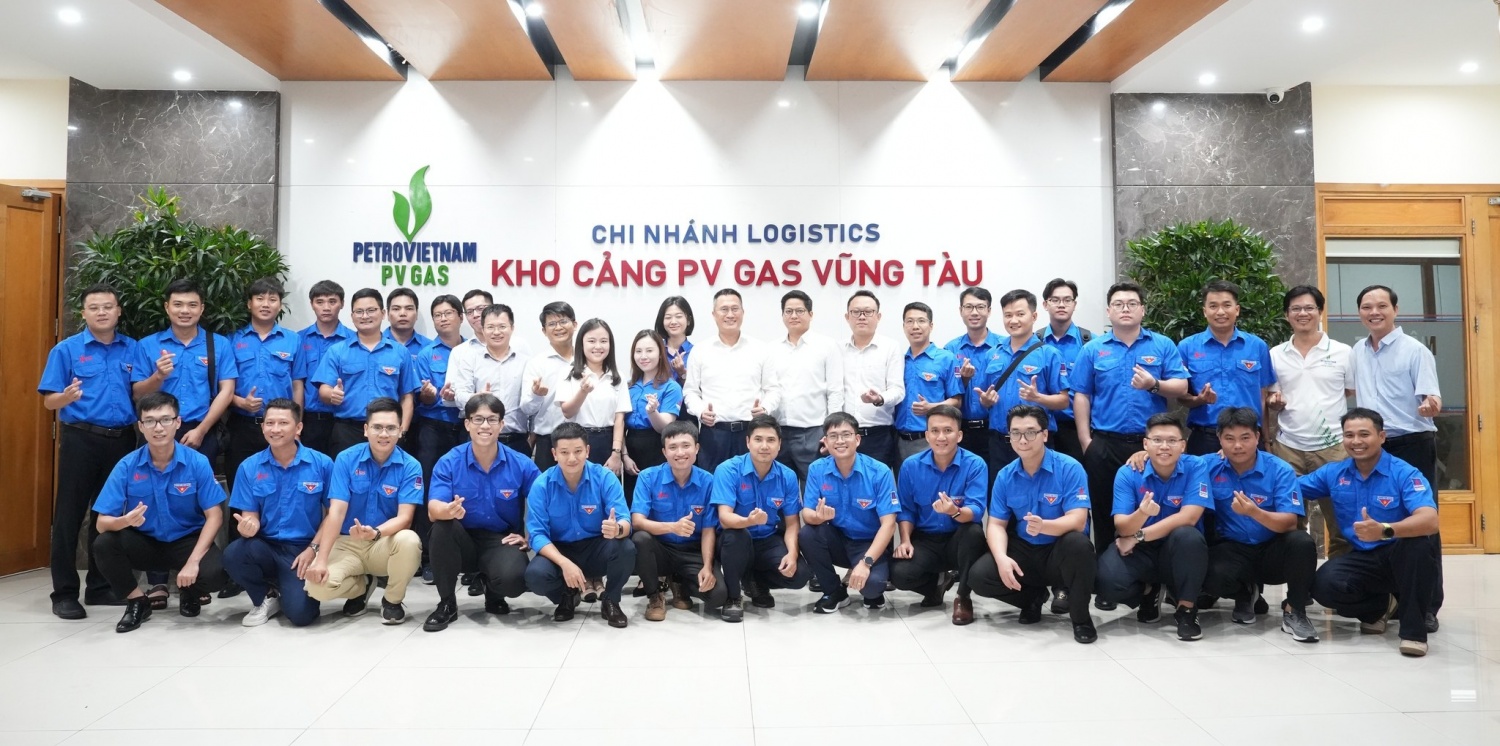 Lãnh đạo và ĐVTN Chi nhánh Logistics chụp ảnh lưu niệm tại Hội thảo Lãnh đạo và ĐVTN Chi nhánh Logistics chụp ảnh lưu niệm tại Hội thảo