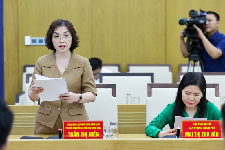 Phó Chủ nhiệm Ủy ban Kiểm tra Trung ương Trần Thị Hiền trình bày báo cáo - Ảnh: VGP/Nhật Bắc