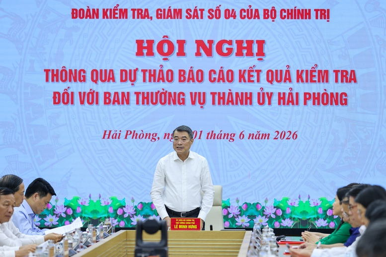 Thủ tướng Lê Minh Hưng, Trưởng đoàn kiểm tra thay mặt Đoàn đánh giá cao Ban Thường vụ Thành ủy Hải Phòng đã thể hiện tinh thần trách nhiệm cao, nghiêm túc trong phối hợp làm việc, cung cấp đầy đủ hồ sơ, tài liệu - Ảnh: VGP/Nhật Bắc