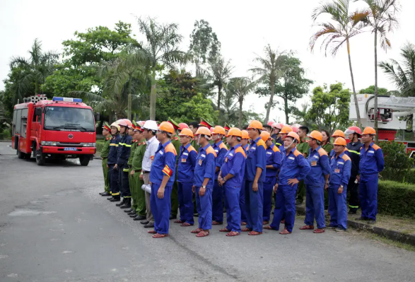 Công tác tuyên truyền, giáo dục, nâng cao nhận thức cho cán bộ, công nhân viên về phòng cháy, chữa cháy là giải pháp quan trọng. Ảnh: Văn Trường
