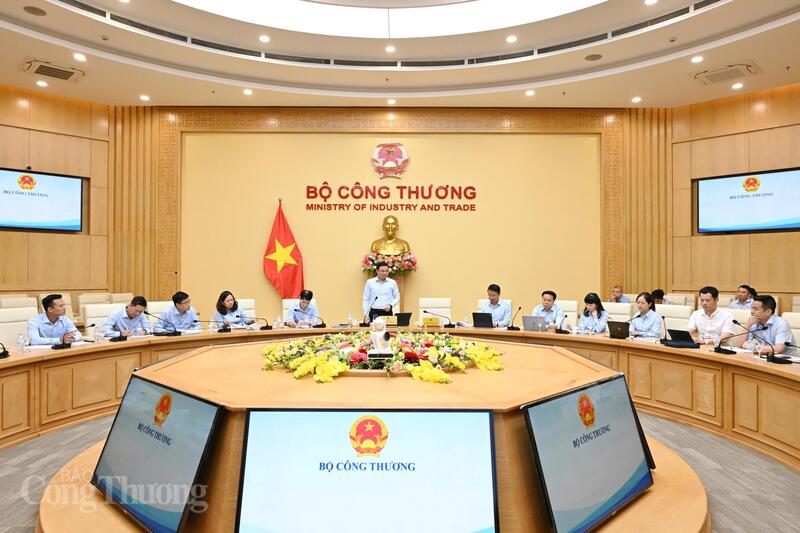 Toàn cảnh buổi làm việc. Ảnh: Cấn Dũng