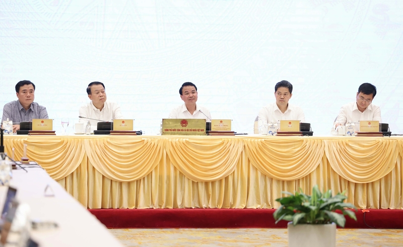 Lãnh đạo các bộ, ngành dự họp báo. Ảnh: VGP
