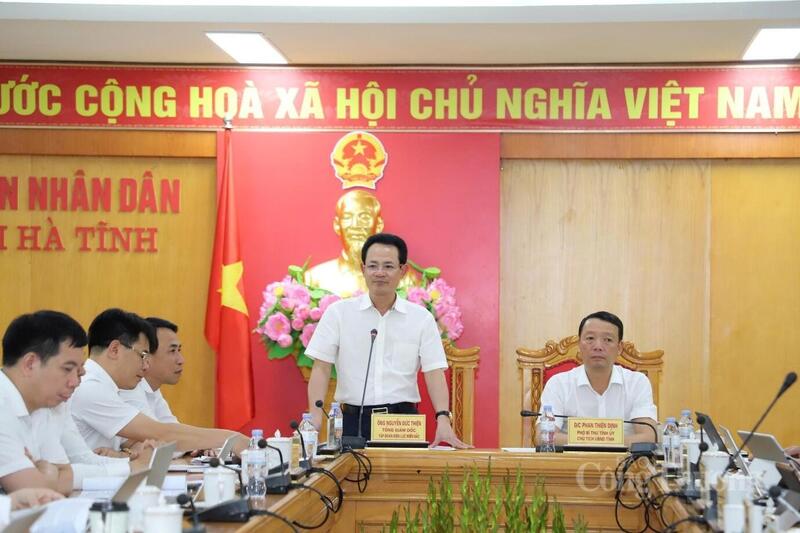 Tổng giám đốc EVNNPC Nguyễn Đức Thiện và Bí thư Đảng ủy tỉnh Hà Tĩnh Phan Thiên Định chủ trì buổi làm việc về tình hình cung ứng điện, nhu cầu phụ tải và kế hoạch đầu tư nguồn, lưới điện trên địa bàn. Ảnh: Cao Thảo