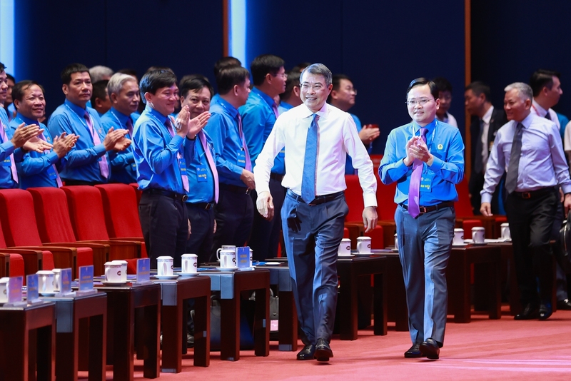 Thủ tướng Lê Minh Hưng đến dự và chủ trì Chương trình trao đổi, thảo luận với đại biểu dự Đại hội XIV Công đoàn Việt Nam - Ảnh: VGP/Nhật Bắc