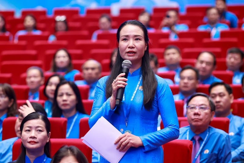Đại biểu Nguyễn Thị Thanh, Chủ tịch Công đoàn phường Ba Đình, Liên đoàn Lao động Hà Nội, phát biểu về phát triển nhà ở cho công nhân thuê lâu dài - nền tảng ổn định nguồn nhân lực - Ảnh: VGP/Nhật Bắc