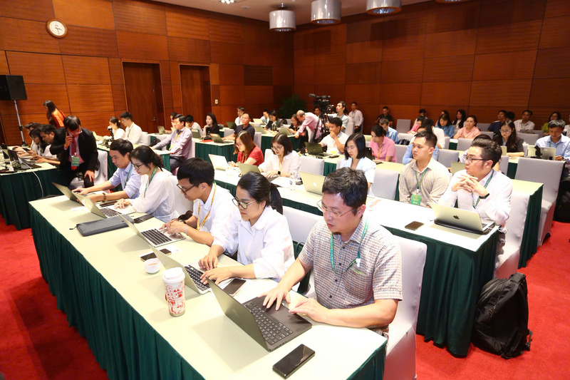Phóng viên, nhà báo của các cơ quan thông tấn, báo, đài của Trung ương và địa phương tại buổi Họp báo.