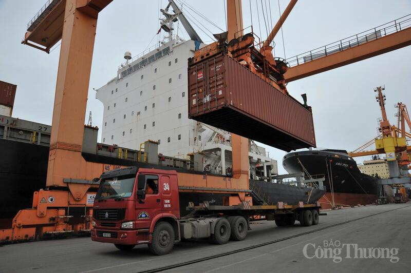 Các nền kinh tế ASEAN đang có sự bổ trợ ngày càng sâu sắc, tạo điều kiện để doanh nghiệp Việt Nam tham gia mạnh mẽ hơn vào chuỗi cung ứng nội khối. Ảnh: Cấn Dũng