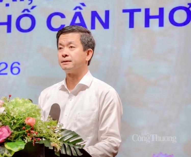 Ông Lê Quang Tùng - Bí thư Thành ủy Cần Thơ, phát biểu tại hội nghị. Ảnh: Khánh Ngọc.