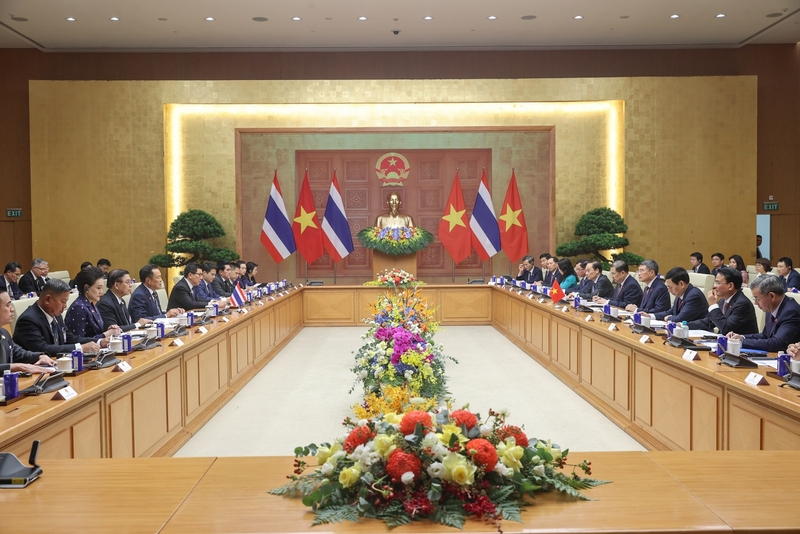 Thủ tướng Lê Minh Hưng hội đàm với Thủ tướng Vương quốc Thái Lan Anutin Charnvirakul - Ảnh: VGP/Nhật Bắc