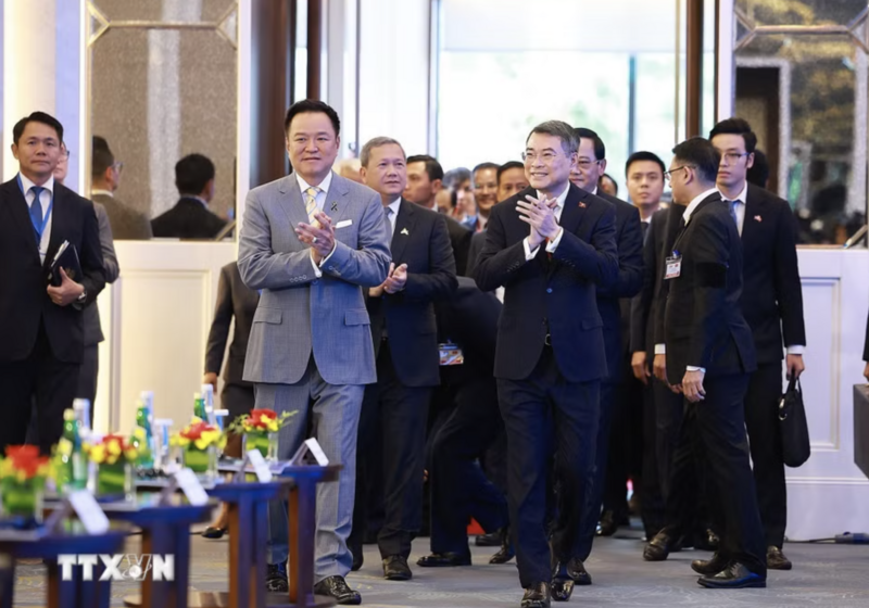 Thủ tướng Chính phủ Lê Minh Hưng, Thủ tướng Lào Sonexay Siphandone, Thủ tướng Campuchia Hun Manet, Thủ tướng Thái Lan Anutin Charnvirakul và Thủ tướng Timor-Leste Kay Rala Xanana Gusmão, Tổng Thư ký ASEAN Kao Kim Hourn dự Diễn đàn Tương lai ASEAN 2026. Ảnh: TTXVN