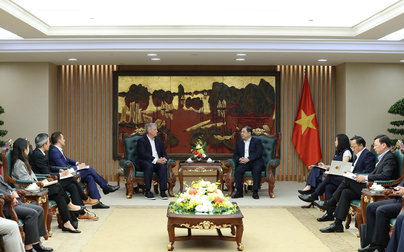 Phó Thủ tướng Thường trực khẳng định, Việt Nam mong muốn lựa chọn các nhà đầu tư có năng lực tài chính, công nghệ, kinh nghiệm, quyết tâm đầu tư dài hạn và khả năng triển khai nhanh chóng, hiệu quả các dự án đã được chấp thuận - Ảnh: VGP/Phương Nguyên