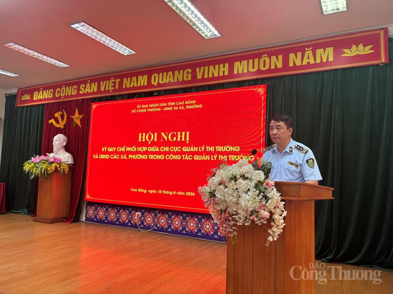 Ông Trần Mạnh Hùng, Chi cục trưởng Chi cục Quản lý thị trường tỉnh Cao Bằng phát biểu tại hội nghị. Ảnh: Phong Lâm