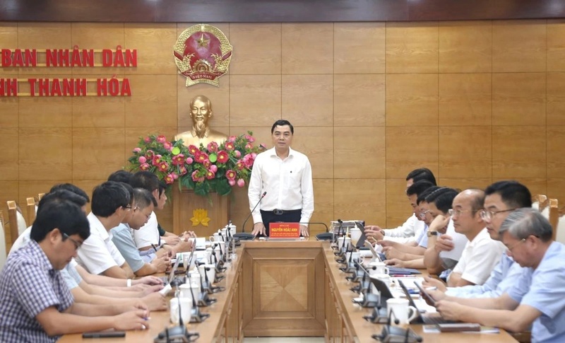 Ông Nguyễn Hoài Anh, Ủy viên Trung ương Đảng, Phó Bí thư Tỉnh ủy, Chủ tịch UBND tỉnh Thanh Hóa phát biểu chỉ đạo tại hội nghị. Ảnh: Phong Sắc