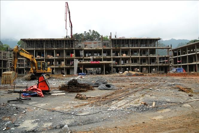 Công trình Trường Phổ thông Dân tộc nội trú liên cấp TH&THCS Thanh Thủy (tỉnh Tuyên Quang) được tổ chức thi công nhiều mũi để bảo đảm tiến độ. Ảnh: TTXVN. 6.jpg