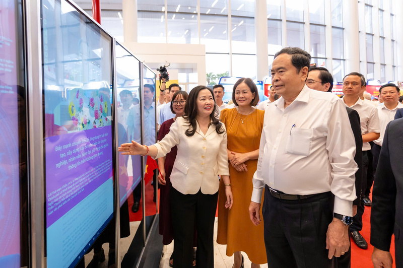 Chủ tịch Quốc hội thăm gian trưng bày báo chí tại Hội Báo toàn quốc 2026 - 1