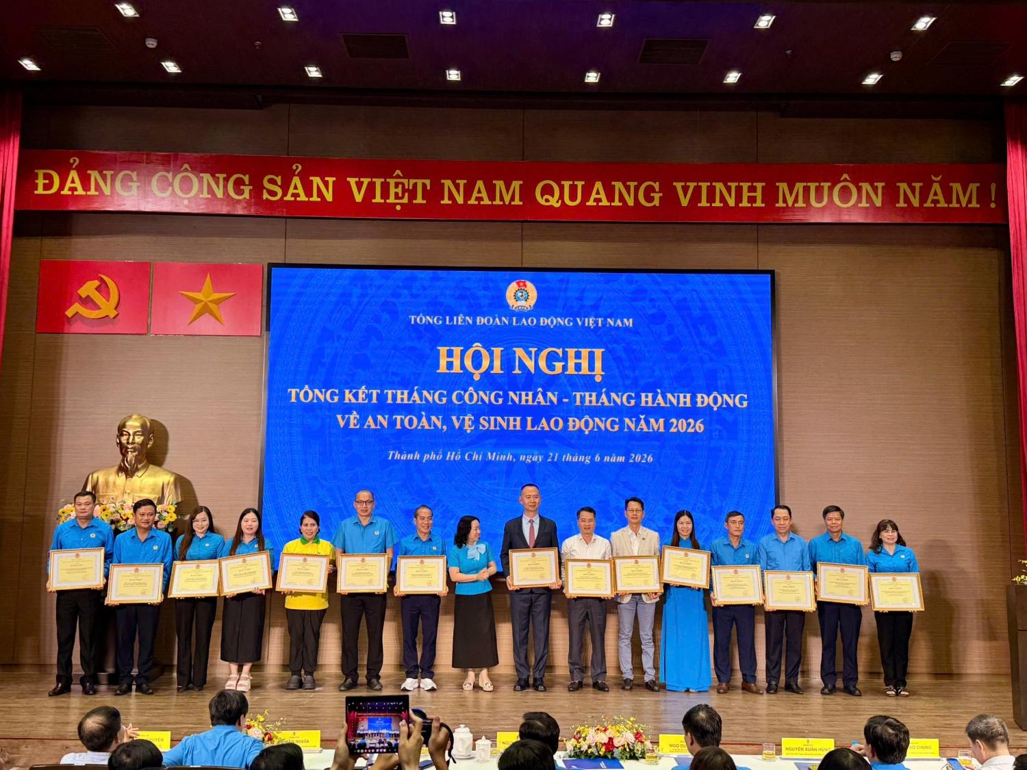 Công đoàn PVCFC ghi dấu ấn tại Tháng Công nhân 2026 với nhiều hoạt động được biểu dương Công đoàn PVCFC ghi dấu ấn tại Tháng Công nhân 2026 với nhiều hoạt động được biểu dương