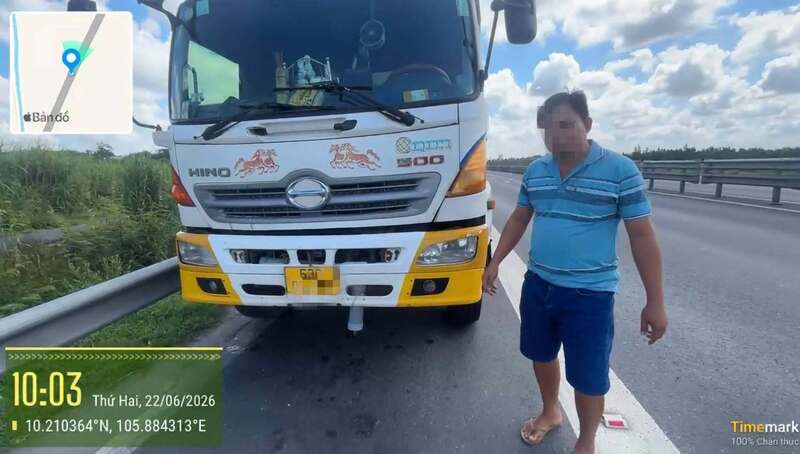 Xử phạt 78 triệu đồng với 6 tài xế dừng đỗ xe trên cao tốc - 1