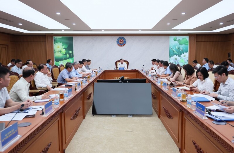 Bộ trưởng Bộ Tài chính Ngô Văn Tuấn chủ trì cuộc họp. Ảnh: Mạnh Tuấn