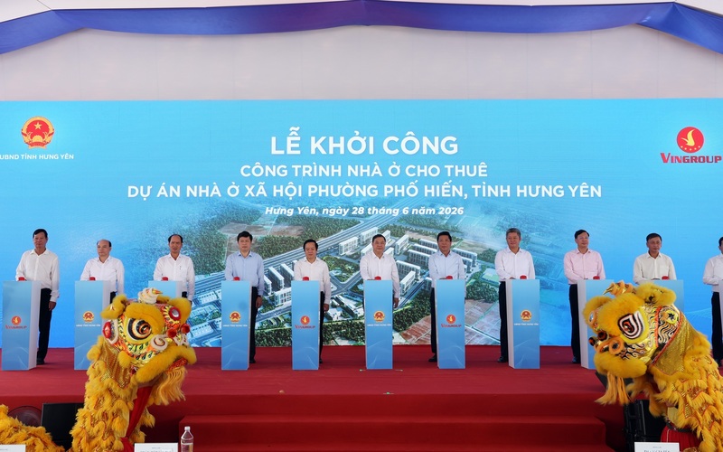 Phó Thủ tướng Thường trực Phạm Gia Túc và các đại biểu thực hiện nghi thức khởi công Dự án nhà ở xã hội phường Phố Hiến - Ảnh: VGP/Phương Nguyên