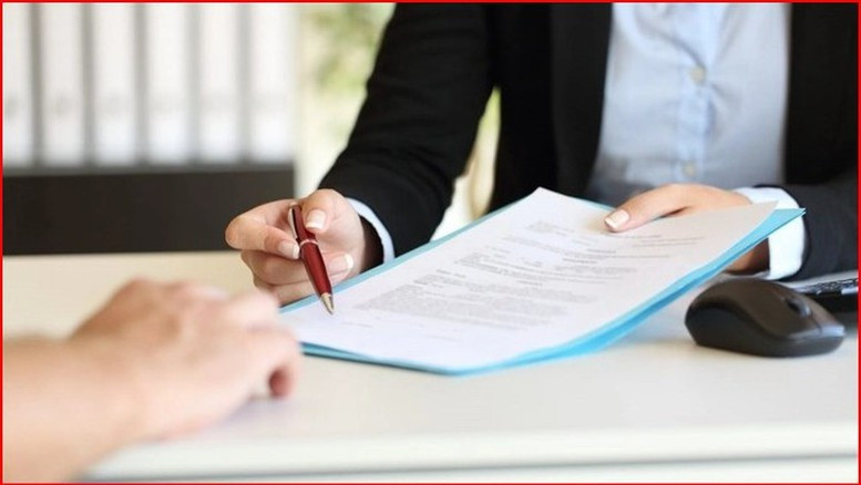 Việc ký kết hợp đồng đối với vị trí việc làm chuyên môn, nghiệp vụ và vị trí việc làm hỗ trợ do người đứng đầu đơn vị sự nghiệp công lập quyết định. Ảnh: internet Việc ký kết hợp đồng đối với vị trí việc làm chuyên môn, nghiệp vụ và vị trí việc làm hỗ trợ do người đứng đầu đơn vị sự nghiệp công lập quyết định. Ảnh: internet