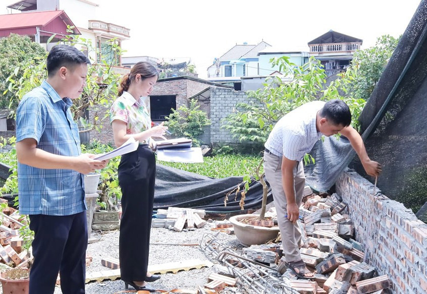 Sửa đổi, bổ sung một số quy định về xử phạt vi phạm hành chính trong lĩnh vực đất đai. Ảnh: HNM vi-pham.jpg