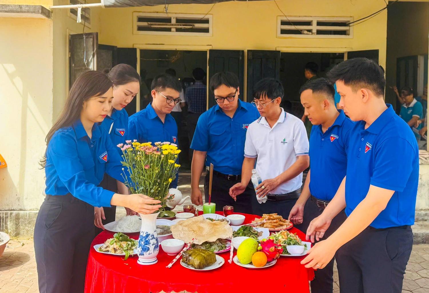 Tuổi trẻ BSR gửi trọn lòng biết ơn qua “Mâm cơm tri ân - Nụ cười của Mẹ” Tuổi trẻ BSR gửi trọn lòng biết ơn qua “Mâm cơm tri ân - Nụ cười của Mẹ”