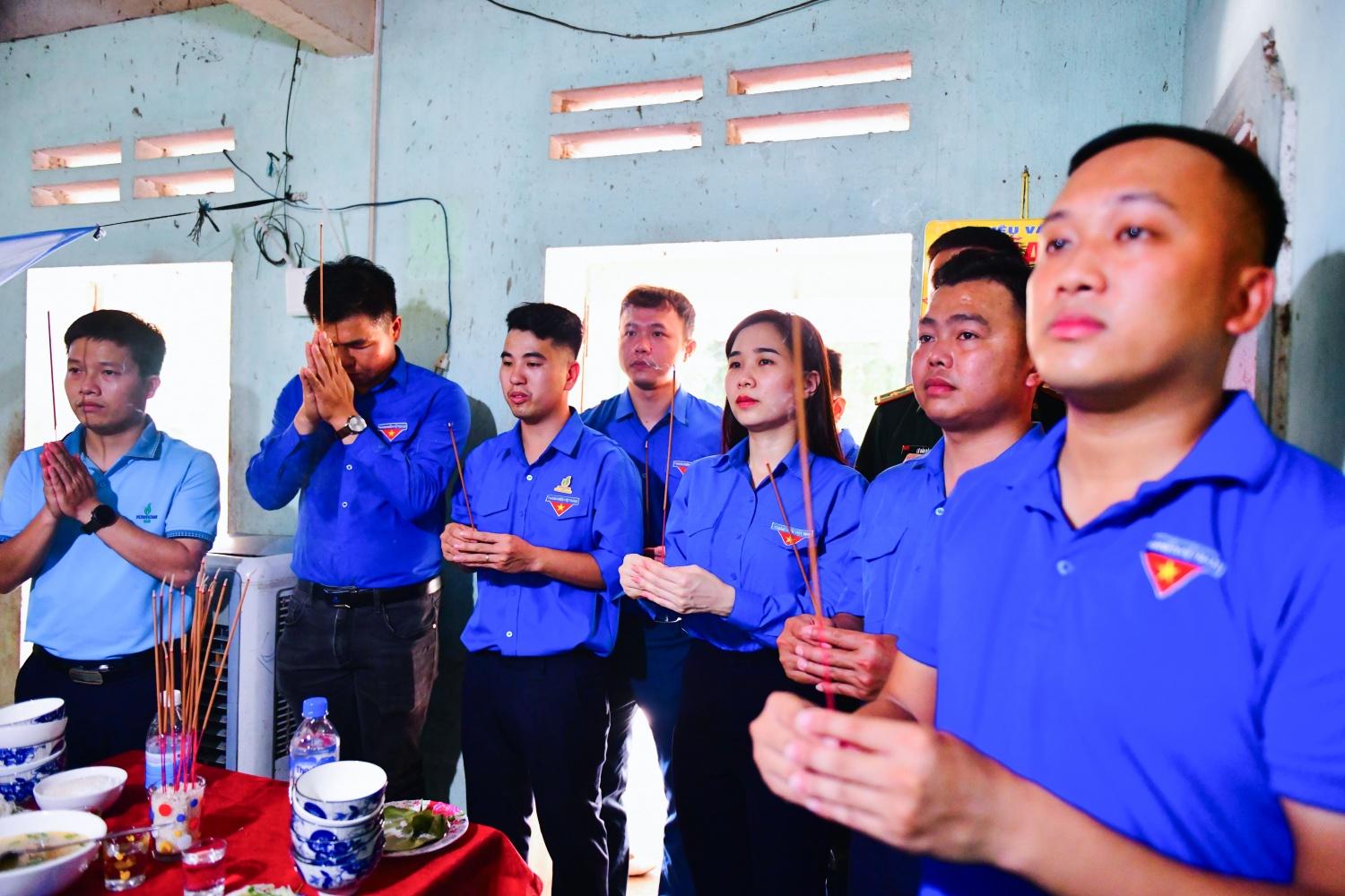 Tuổi trẻ BSR gửi trọn lòng biết ơn qua “Mâm cơm tri ân - Nụ cười của Mẹ” Tuổi trẻ BSR gửi trọn lòng biết ơn qua “Mâm cơm tri ân - Nụ cười của Mẹ”