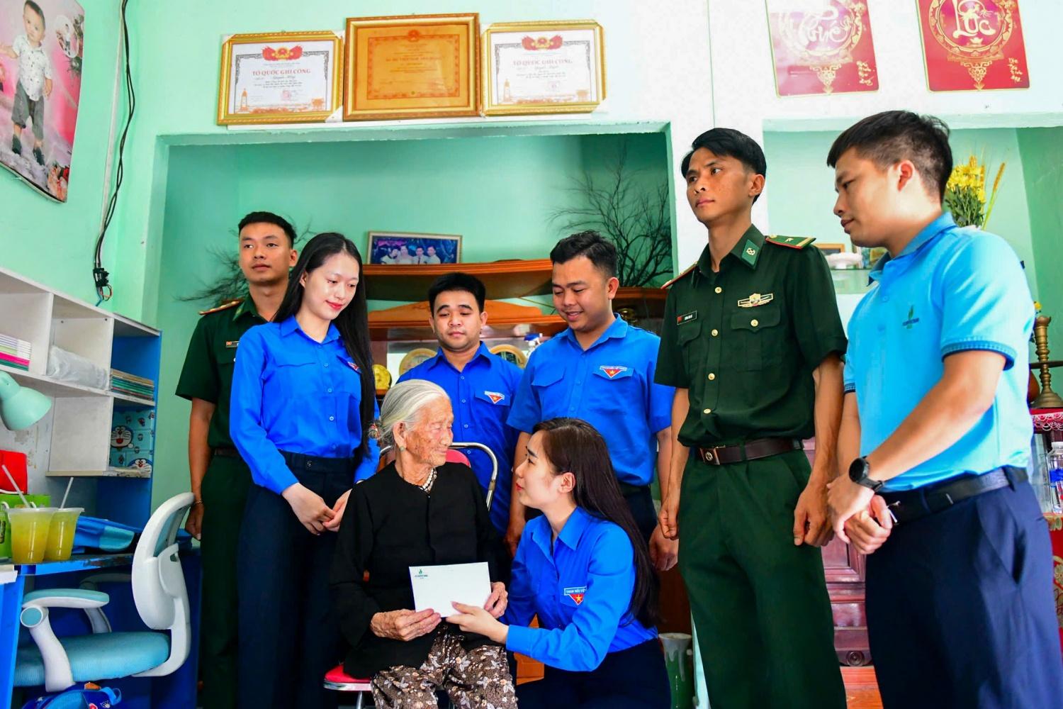 Tuổi trẻ BSR gửi trọn lòng biết ơn qua “Mâm cơm tri ân - Nụ cười của Mẹ” Tuổi trẻ BSR gửi trọn lòng biết ơn qua “Mâm cơm tri ân - Nụ cười của Mẹ”