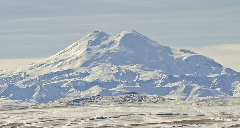 Núi Elbrus, Nga. Ảnh: CC/Aleksandr Markin mount-elbrus-cropped.jpg