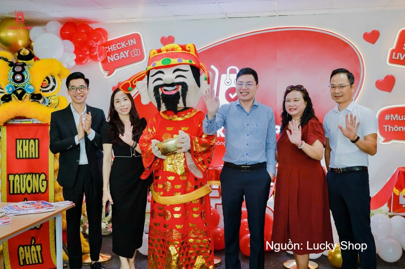 Đội ngũ phát triển thị trường Lucky Shop khu vực Hà Nội.